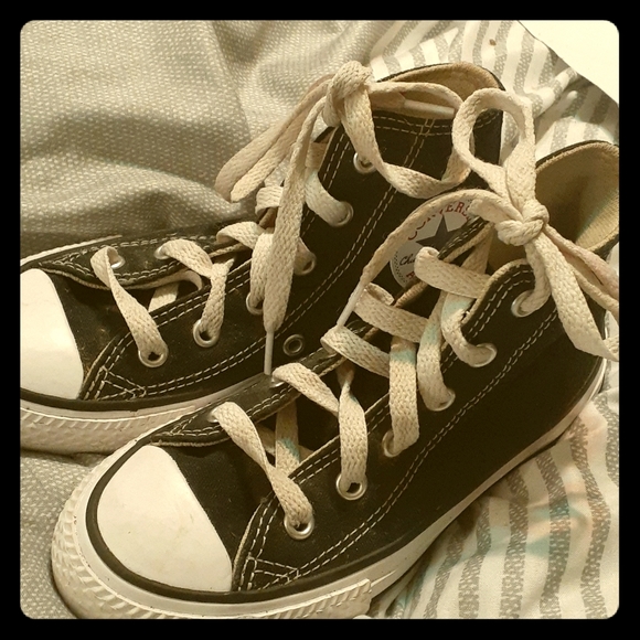 Children converse Tennis shoes - Picture 1 of 3